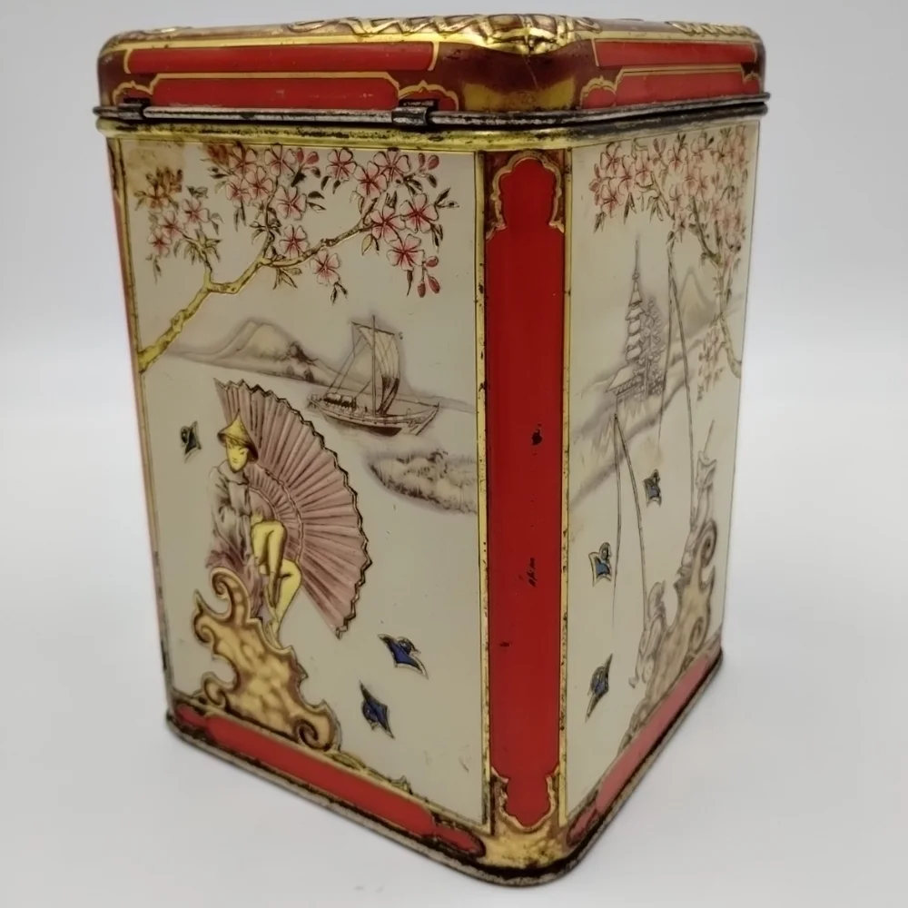 Chinese Oriental  Design Tin Hinged Box  / Made in Holland Lithograph Vintage